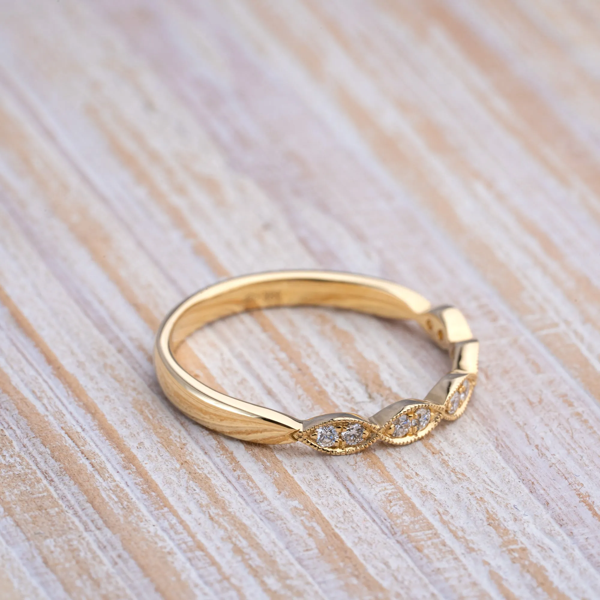 18k Gold Diamond Scalloped Wedding Bands