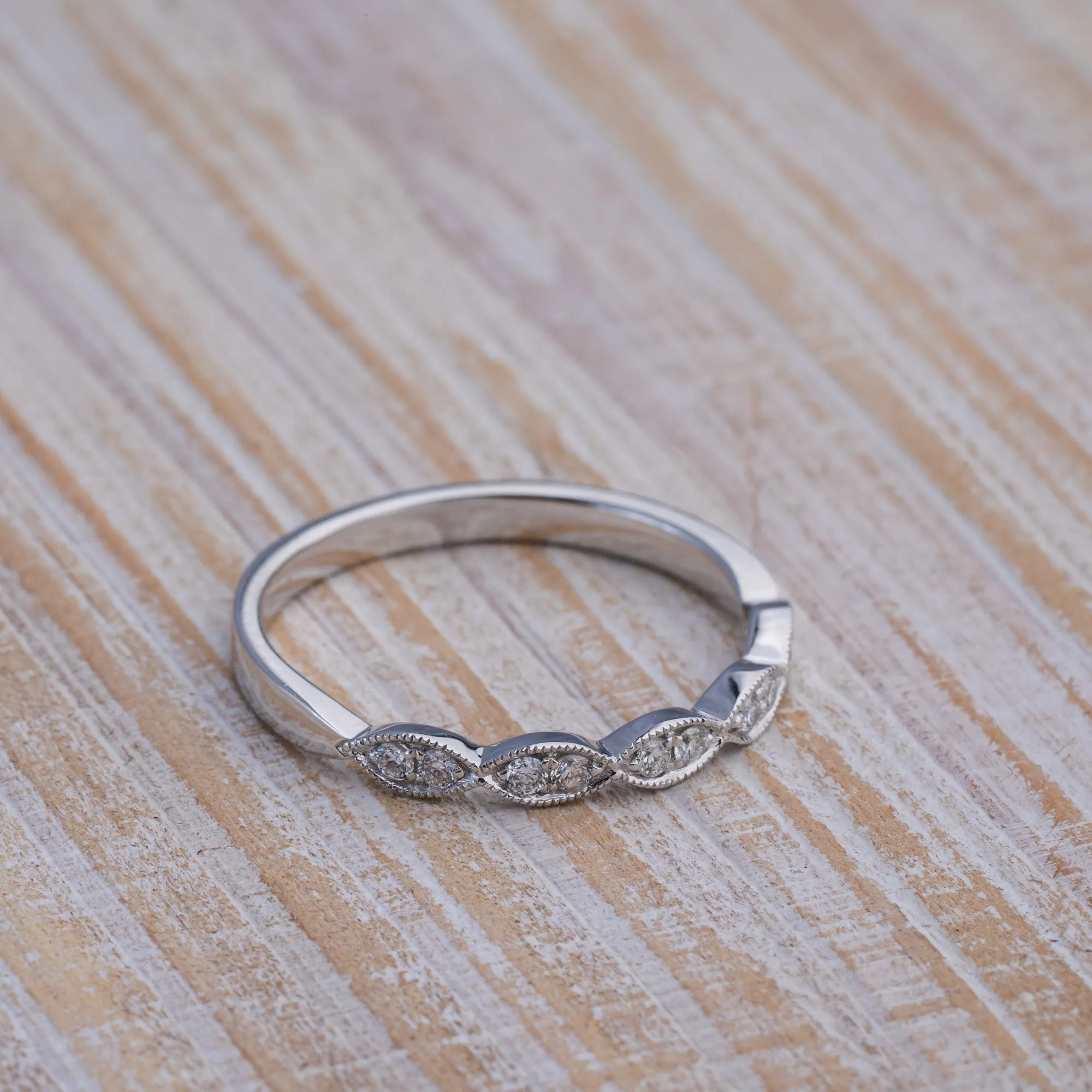 18k Gold Diamond Scalloped Wedding Bands