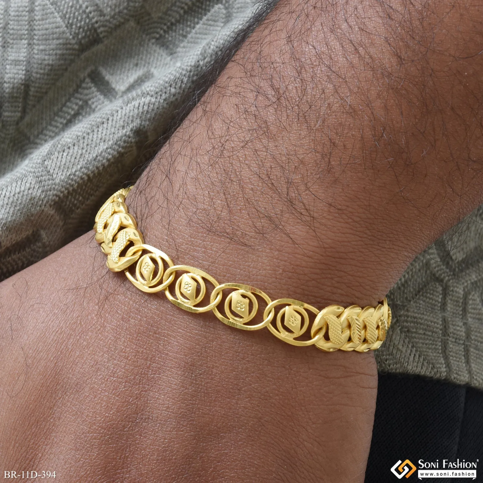 2 In 1 Artisanal Design Gold Plated Pokal Bracelet for Men - Style D394