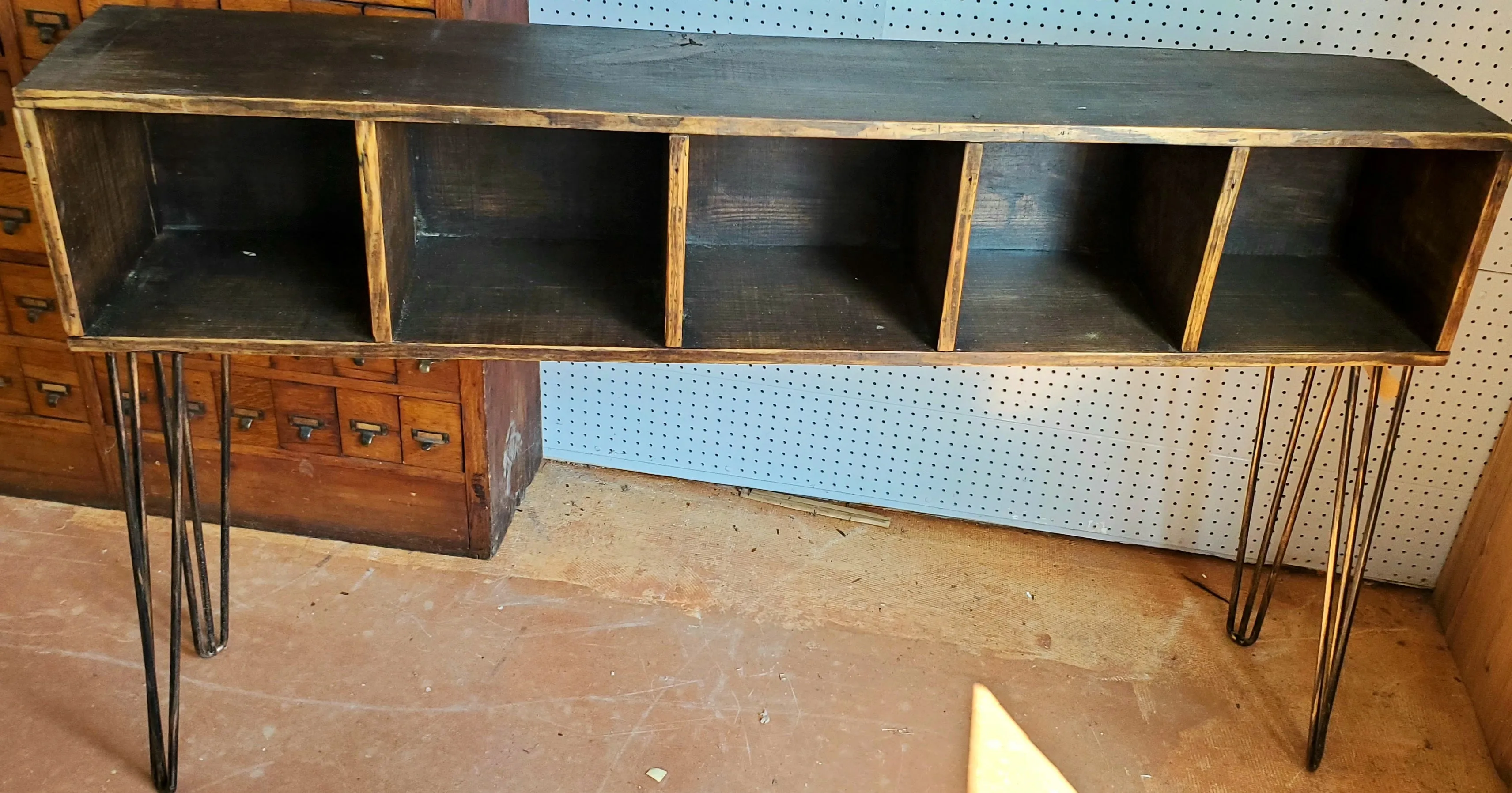 5 Cubby Hardware Bin Table *GAM0108