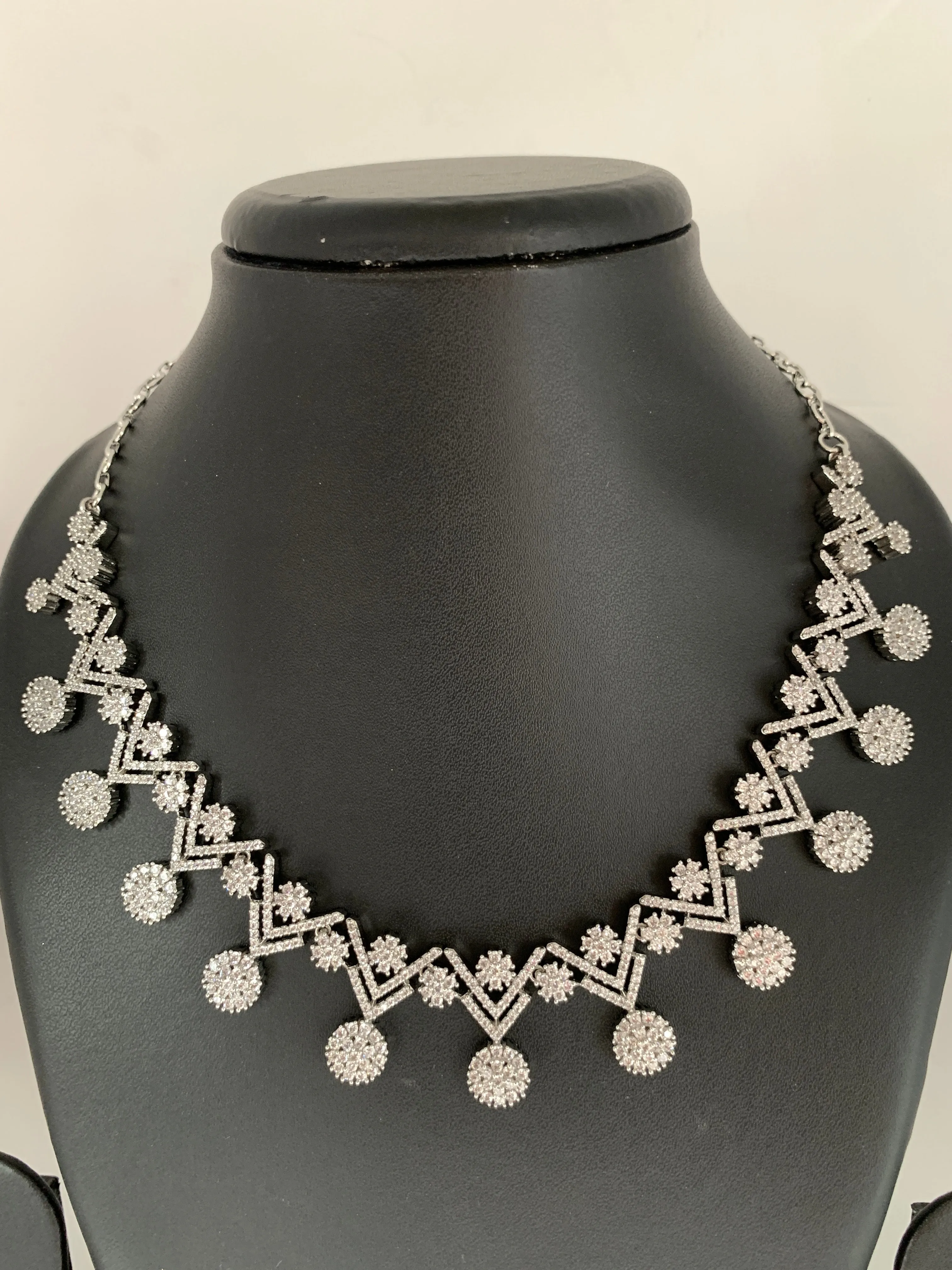 AD Clear Stone Silver Polish Short Necklace