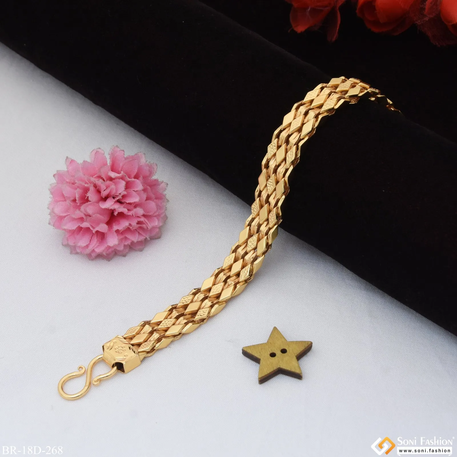 Casual Design Finely Detailed Design Gold Plated Bracelet for Men - Style D268