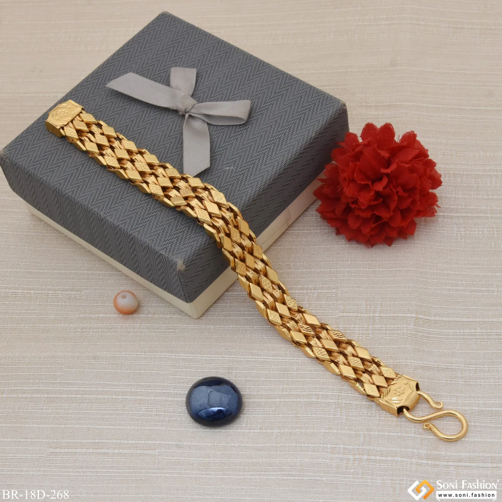 Casual Design Finely Detailed Design Gold Plated Bracelet for Men - Style D268