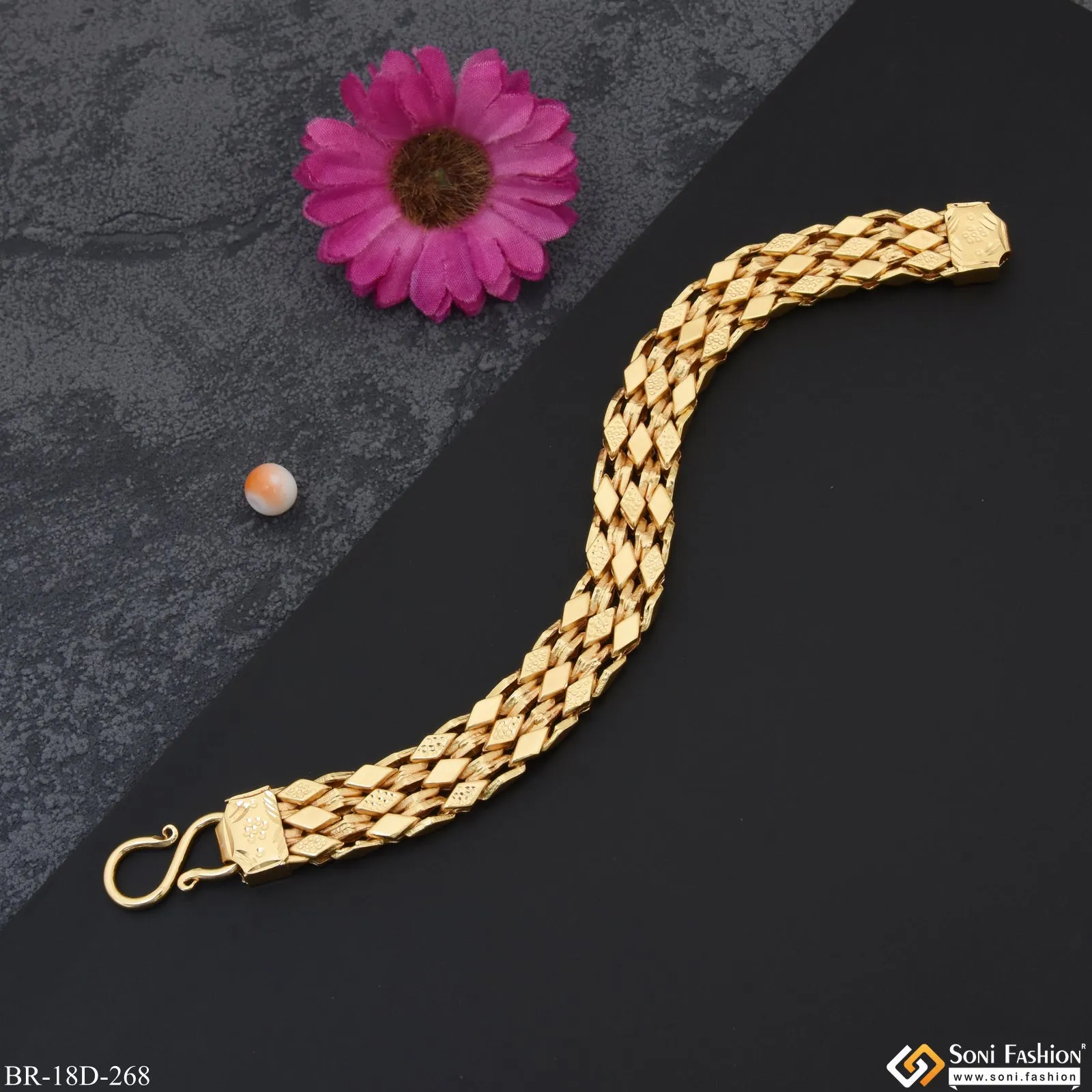 Casual Design Finely Detailed Design Gold Plated Bracelet for Men - Style D268