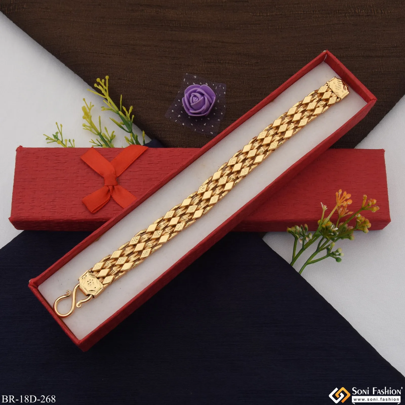 Casual Design Finely Detailed Design Gold Plated Bracelet for Men - Style D268