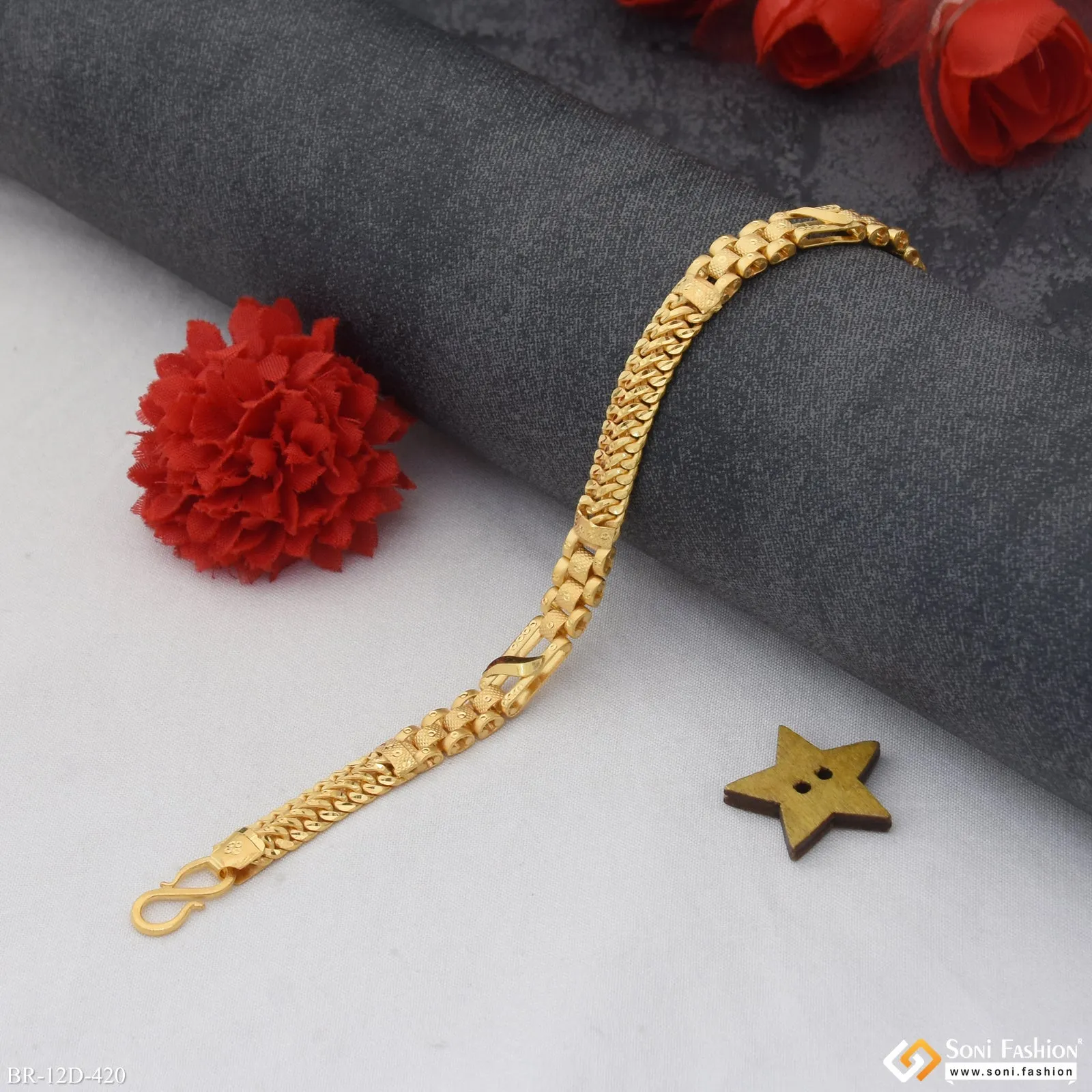 Delicate Design Gold Plated Box Bracelet for Men - Style D420