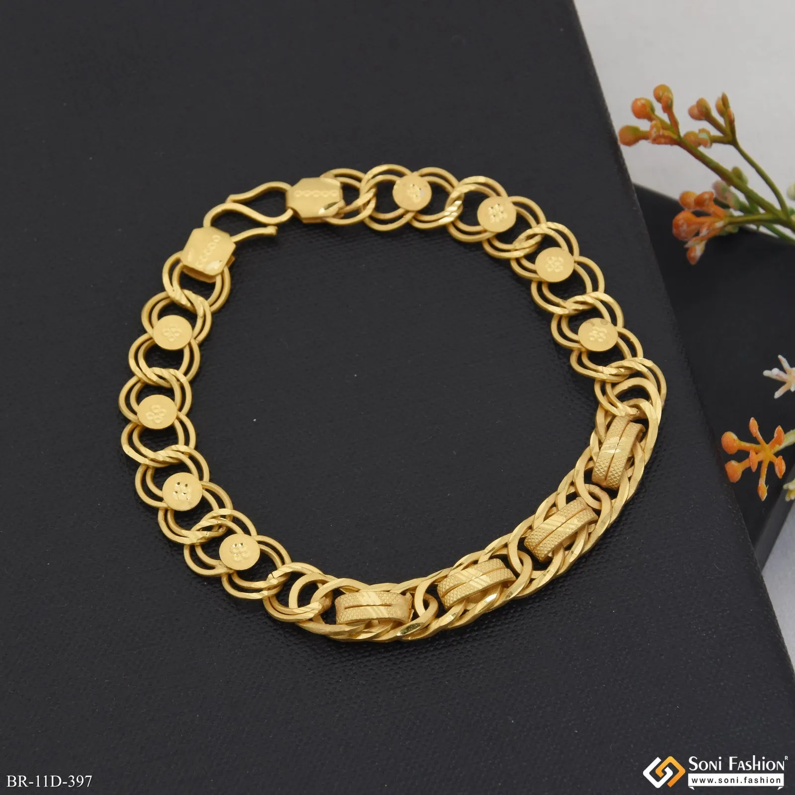 Delicate Design Gold Plated Linked Bracelet for Men - Style D397