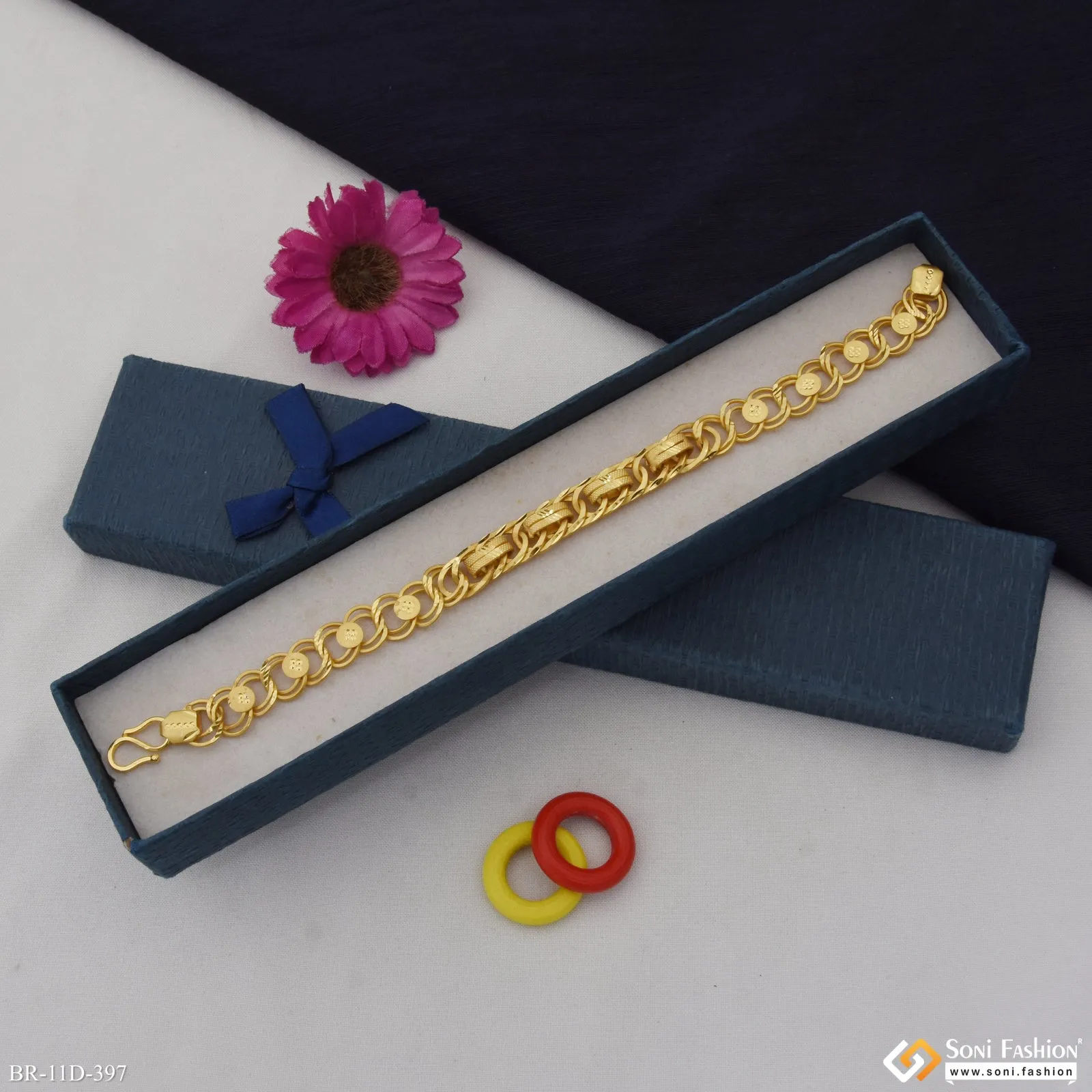 Delicate Design Gold Plated Linked Bracelet for Men - Style D397