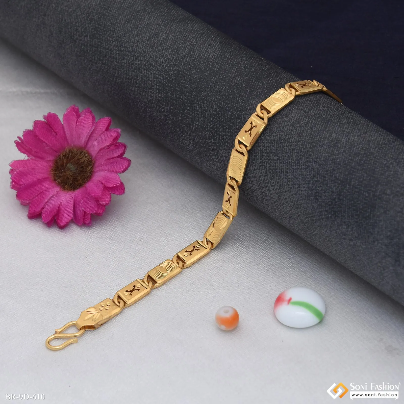 Delicate Design Gold Plated Nawabi Bracelet for Men - Style D610