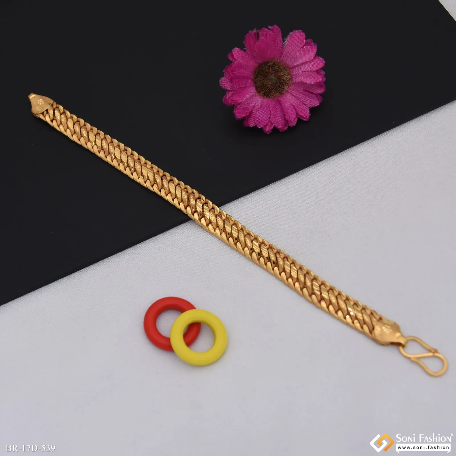Excellent Design Gold Plated Linked Bracelet for Men - Style D539