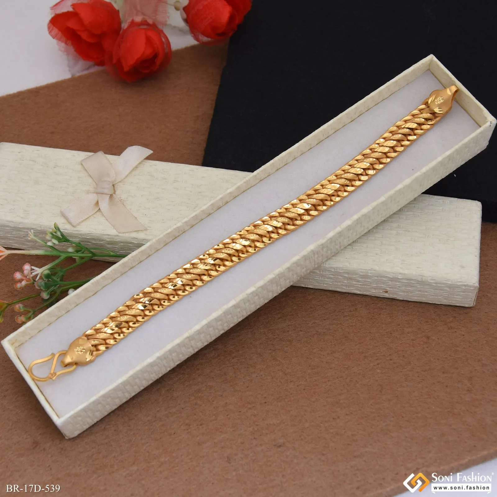 Excellent Design Gold Plated Linked Bracelet for Men - Style D539