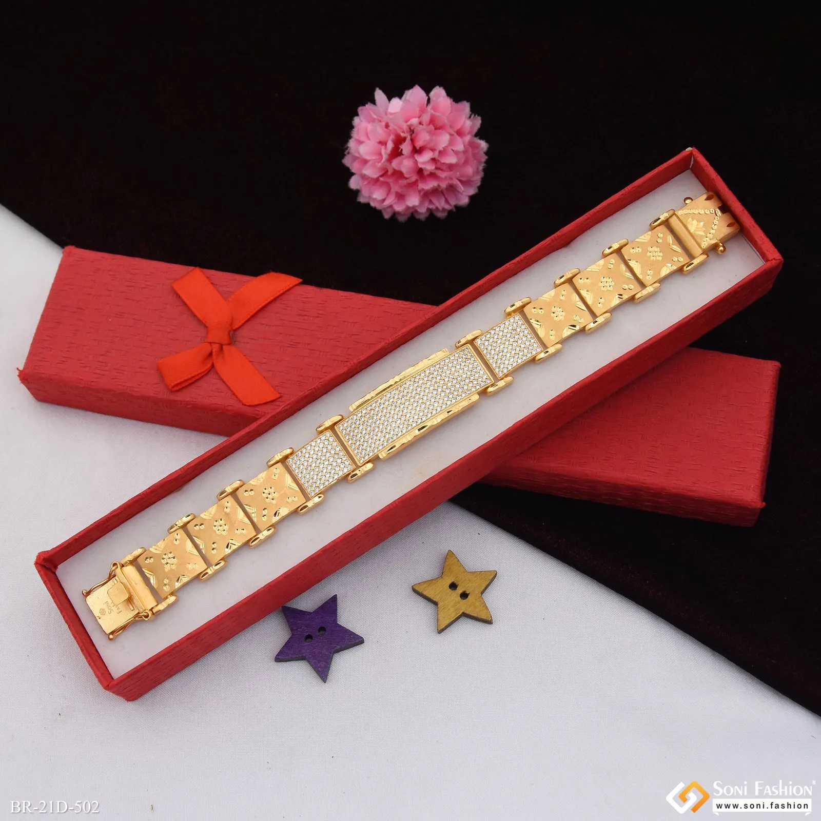 Extraordinary Design Gold Plated Bracelet for Men - Style D502