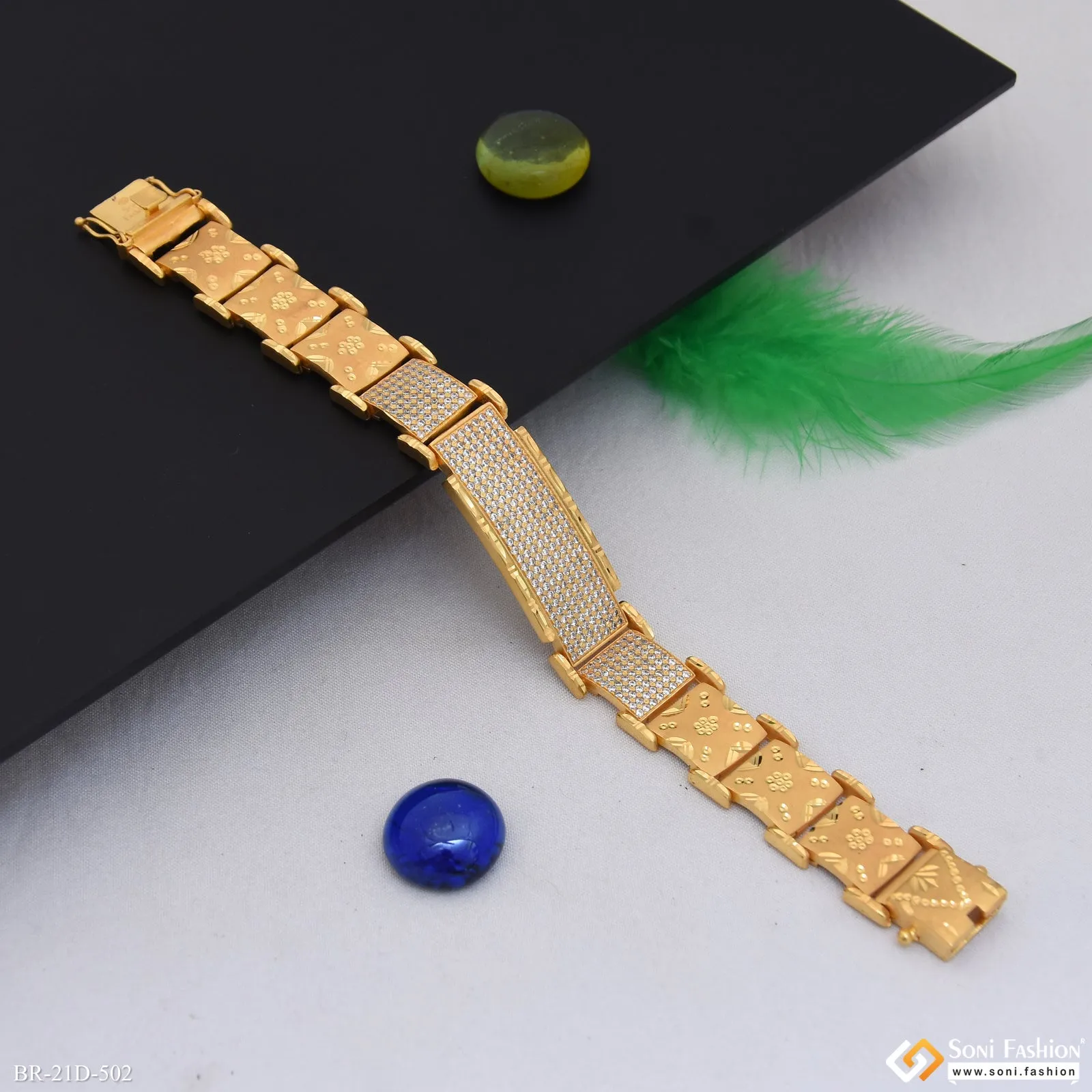 Extraordinary Design Gold Plated Bracelet for Men - Style D502