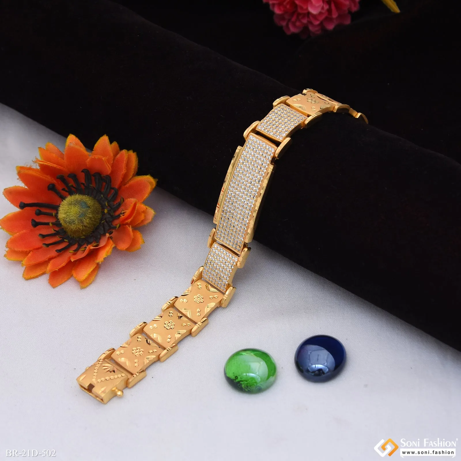 Extraordinary Design Gold Plated Bracelet for Men - Style D502