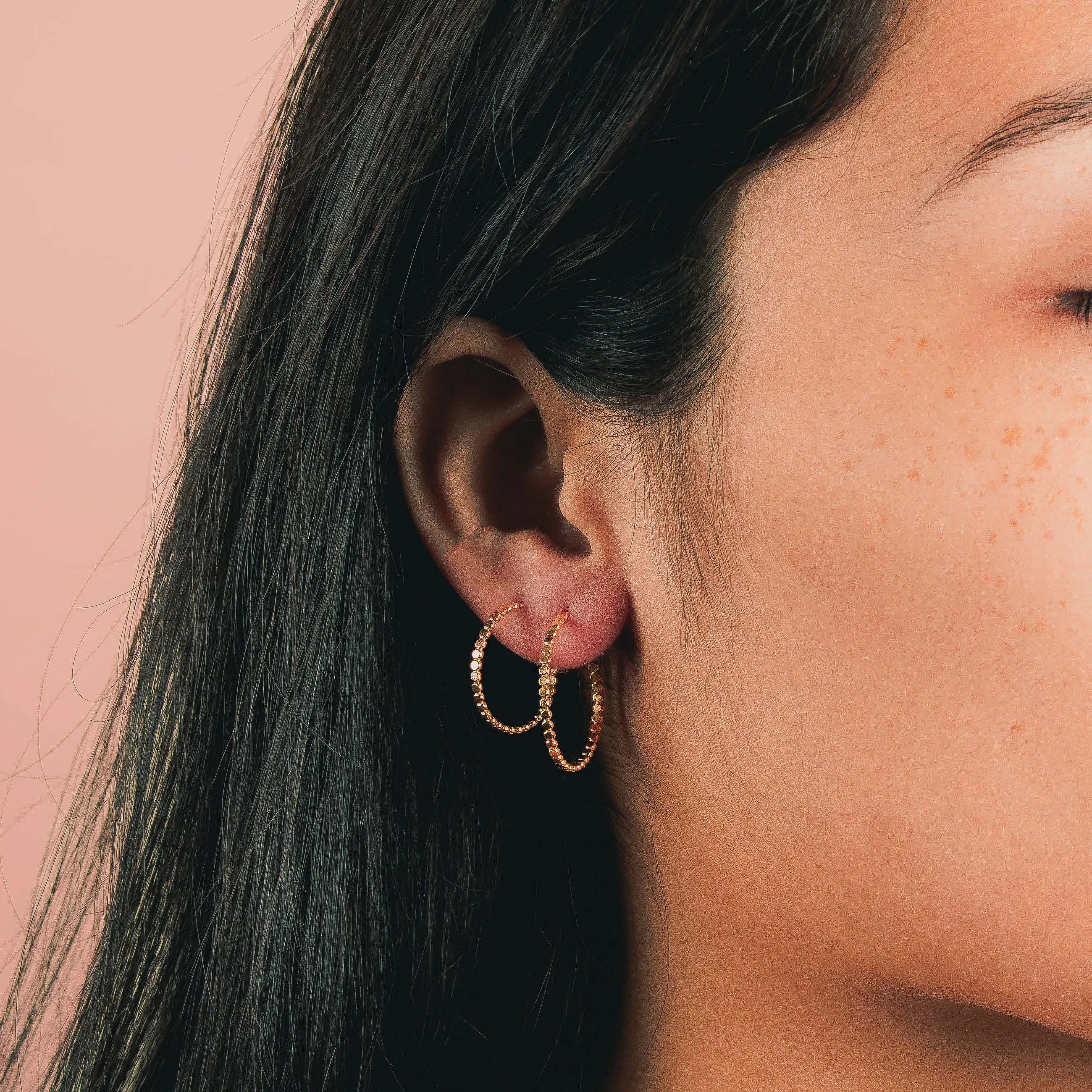 Medium Glimmer Hoop Earrings