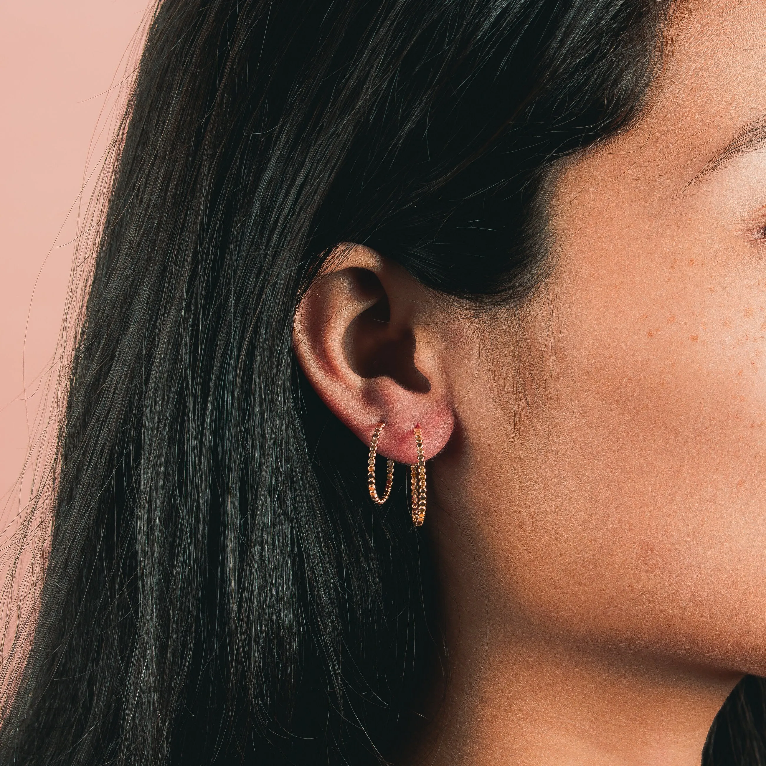 Medium Glimmer Hoop Earrings