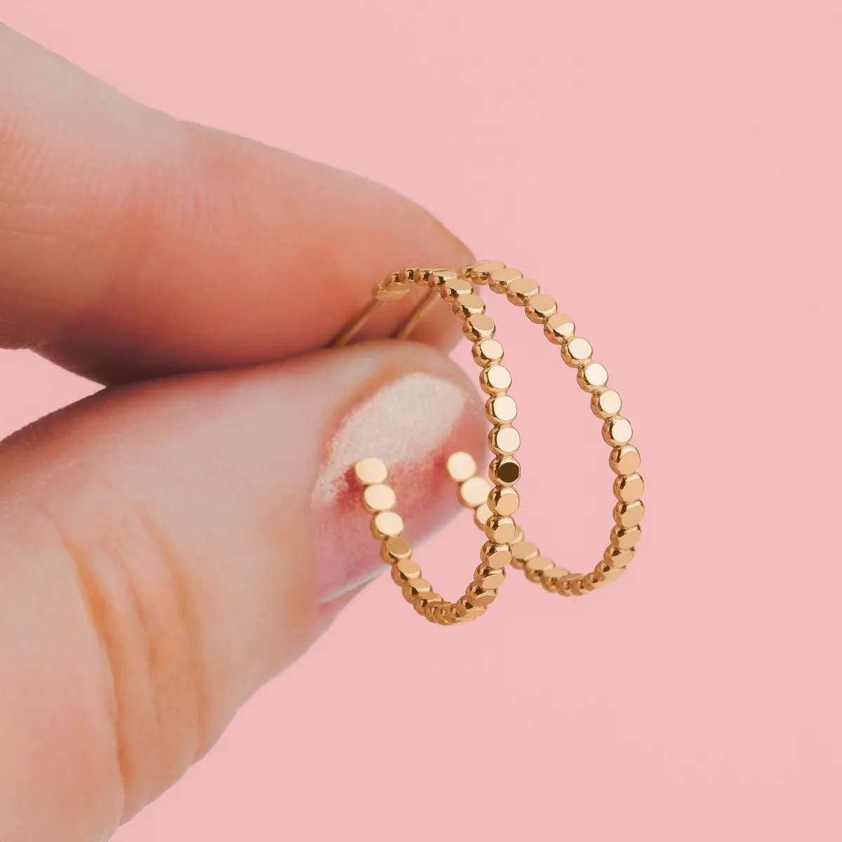 Medium Glimmer Hoop Earrings