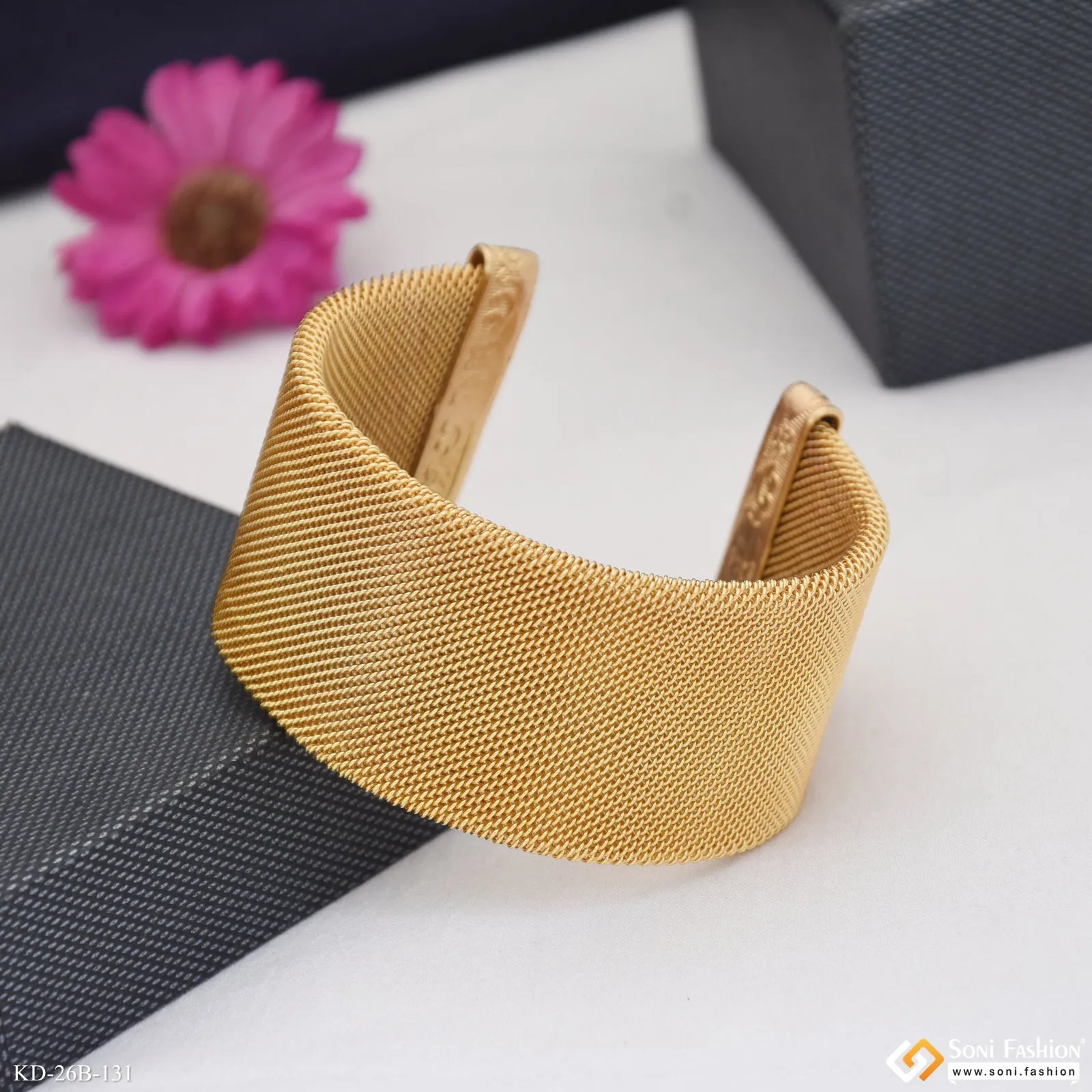 New Style Gold Plated Mesh Design Bracelet Kada for Men - Style B131